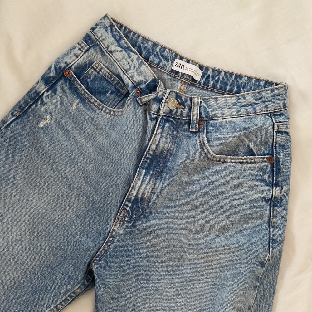 ZARA HIGH RISE DISTRESSED JEANS